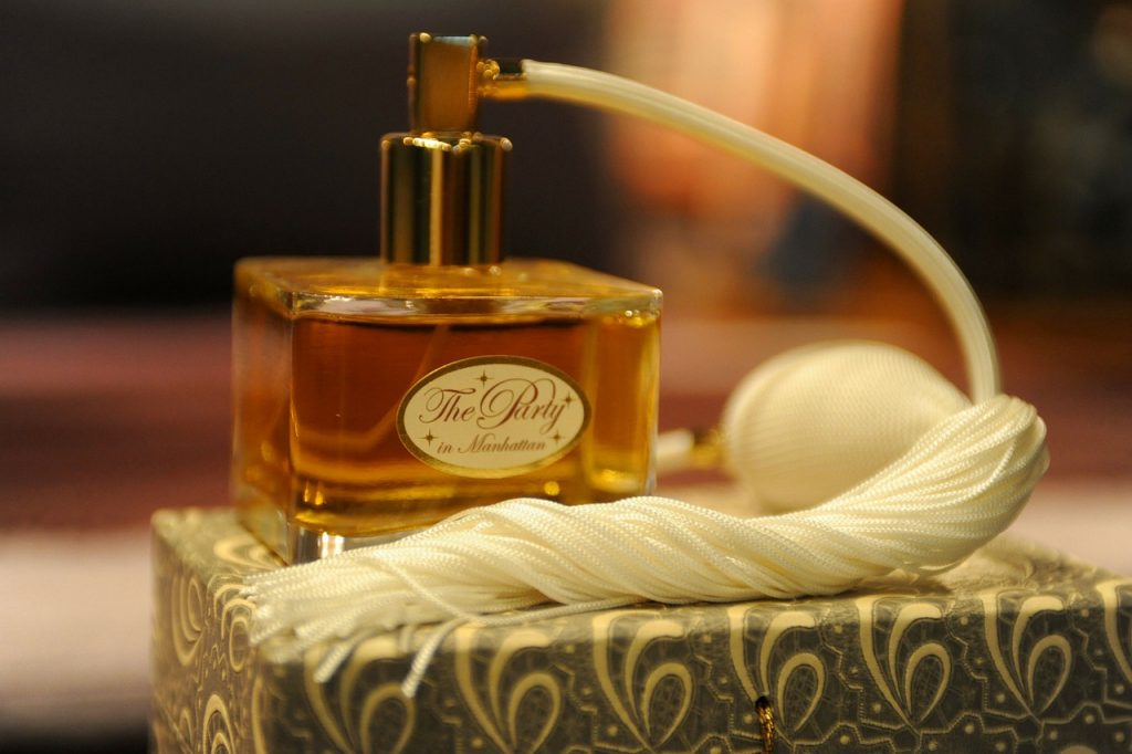 Comment faire la différence entre un parfum original et une contrefaçon?